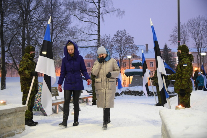 ФОТО: нарвитяне и гости города встретили 103-ю годовщину независимости ЭР поднятием флага
