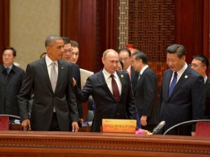 На саммите АТЭС Путин похлопал Обаму по плечу и предостерег страны Азиатско-Тихоокеанского региона от раскола