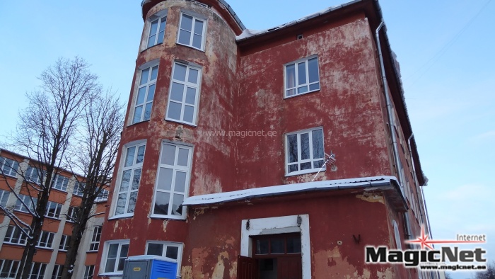 Здание Эстонской гимназии в Нарве начали демонтировать