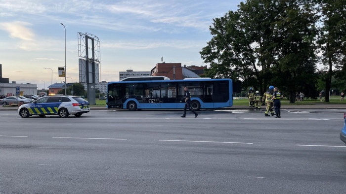 ФОТО: в Нарве задымился автобус