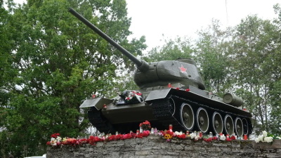 Нарвские власти: танк-памятник будет перенесен силами самого города