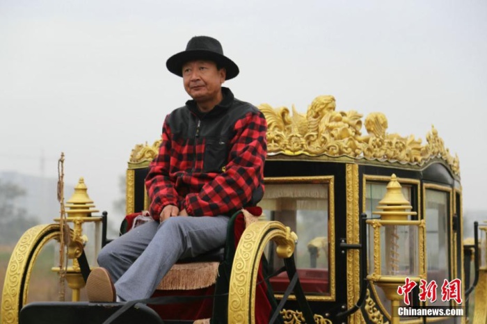 Китаец построил копию кареты британской королевы за $14 тысяч