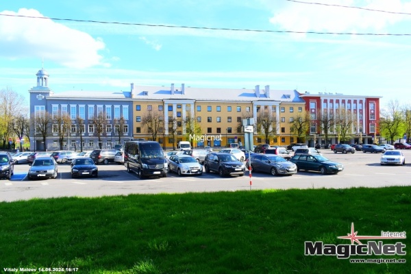 На Петровской площади в Нарве будут эвакуировать машины