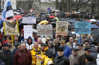 В Тарту на Первомай прошла демонстрация против повышения топливного акциза