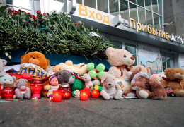 Власти Петербурга продлили траур, готовы рассмотреть вопрос о мемориале погибшим в А321