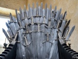  Бобруйские мастера изготовили копию трона из сериала Игра престолов