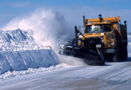 Фирма N&V прекратила вывоз снега в Нарве, город ищет дополнительные средства