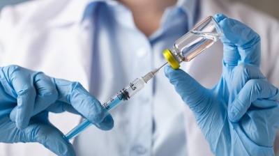 Связанный с вакцинацией российского генконсула в Нарве врач лишился руководящей должности 
