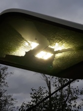 На территории Ореховой горки в Нарве вандалы повредили 12 фонарей 