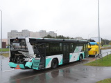 в Ласнамяэ броневик Сил обороны столкнулся с автобусом