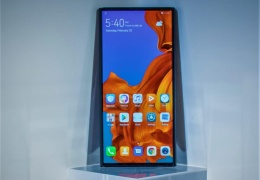 Не только Xiaomi: компания Huawei тоже работает над смартфоном с дизайном, как у «раскладушки» Motorola RAZR 