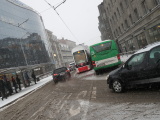 ФОТО: на площади Вабадузе в Таллинне трамвай сошел с путей 