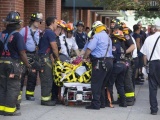 Пожарные вытащили 412-килограммовую женщину из квартиры подъемным краном