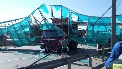 Ярославка поехала после нескольких часов коллапса, вызванного рухнувшим мостом