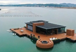  Китаец построил морской плавучий дом площадью 56 квадратных метров