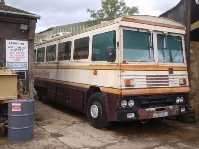 Автобус Маргарет Тэтчер, способный выдержать взрыв бомбы и химическую атаку, выставлен на продажу