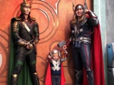 Американская семья посещает Диснейленд каждую неделю в костюмах любимых персонажей