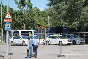 ФОТО: к съемкам фильма Нолана у Горхолла появились машины украинской скорой помощи и полиции 
