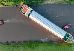  Почти как в Суэцком канале: сухогруз из Латвии перекрыл реку в Великобритании