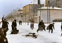 Как люди играли в снежки во французском Лионе в 1896 году (125 лет назад)