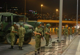 Удар военных по телецентру в Анкаре попал на видео