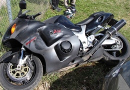 ДТП в Ида-Вирумаа: мотоциклист врезался в металлическое ограждение 