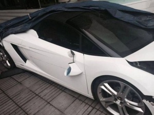 Работник гостиницы припарковал Lamborghini