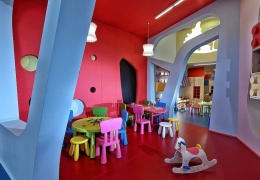 Детский сад в Греции: интерьер как часть игры
