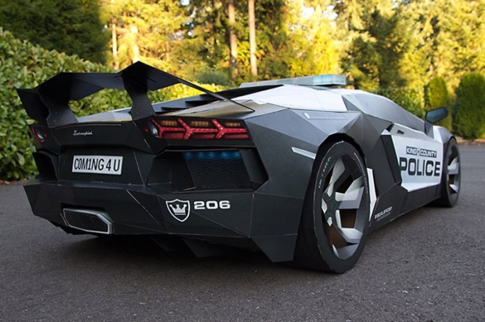 Огромная бумажная модель Lamborghini