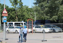 ФОТО: к съемкам фильма Нолана у Горхолла появились машины украинской скорой помощи и полиции 