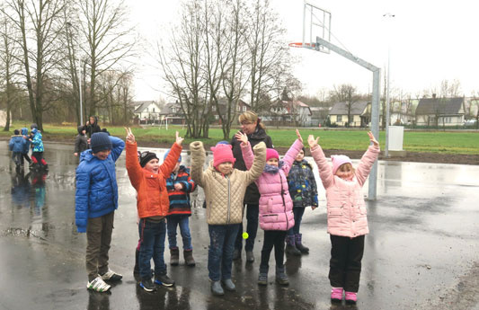 В Нарве открыли одну спортивную и две детские площадки