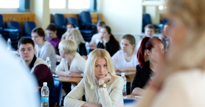 В Нарве выпускники двух школ сдавали госэкзамен по эстонскому языку
