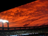 Нереальное небо над бейсбольным стадионом