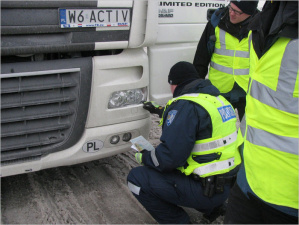Полиция проверит грузовики и автобусы