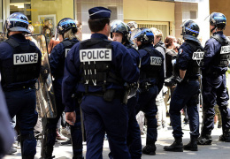 Французская полиция провела рейд в отеле болельщиков российской сборной по футболу