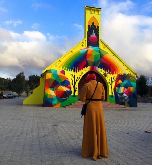 В Марокко художник раскрасил заброшенную церковь 