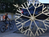 В Краснодаре колесит Lada Priora с двухметровыми каретными колесами