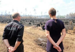 Президент Эстонии приехала в Википалу посмотреть на горящий лес 