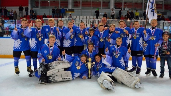 Юные хоккеисты из Нарвы были лучшими на международном турнире "Осенний кубок 2015" 