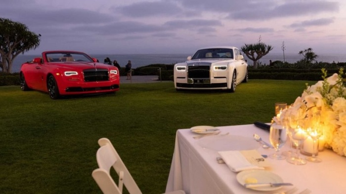  Супруги отпраздновали годовщину свадьбы с изготовленными для них на заказ эксклюзивными Rolls-Royce 