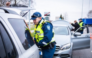 На северо-востоке Эстонии за год по звонкам на номер 112 задержали 75 нетрезвых водителей 