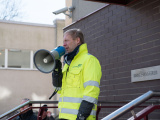 перед зданием минфина в Таллинне состоялся пикет нарвских энергетиков