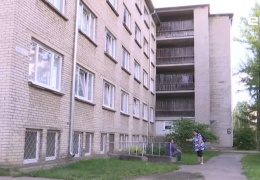 Муниципальное жилье в Нарве: город намерен обустроить душевые и разобраться с асоциалами