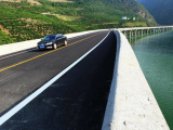 В Китае новый мост-шоссе пустили прямо по руслу реки (4 фото)
