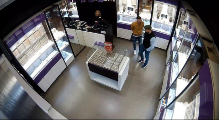 Из ювелирного магазина в Нарве украли украшений на сумму около 200 000 евро