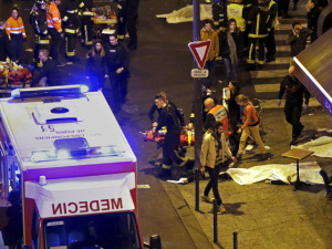 Во Франции ищут пособников террористов. В терактах погибли 128 человек
