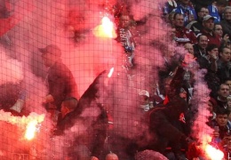 Футбольный матч сборных России и Черногории не доигран по вине болельщиков